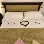 Nuba, In Campagna E A 5 Minuti Dal Cuore Del Centro Storico, Elegante Residenza Con Due Sale Da Bagno, Jacuzzi E Ogni Comfort Lantställe *