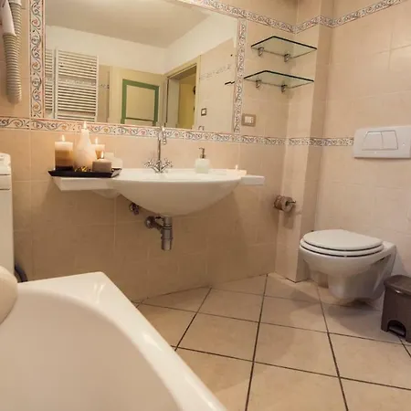 Nuba, In Campagna E A 5 Minuti Dal Cuore Del Centro Storico, Elegante Residenza Con Due Sale Da Bagno, Jacuzzi E Ogni Comfort בית כפרי